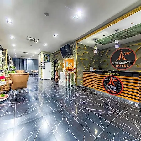 Med Airport מלון
