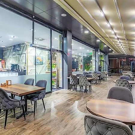 Med Airport מלון